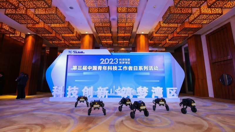 阿里云机器学习平台：企业级AI应用的加速器**